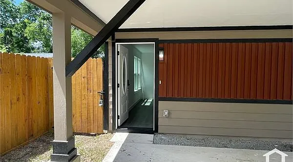 3 bed, 1150 sqft, $1,900 — Photo 1