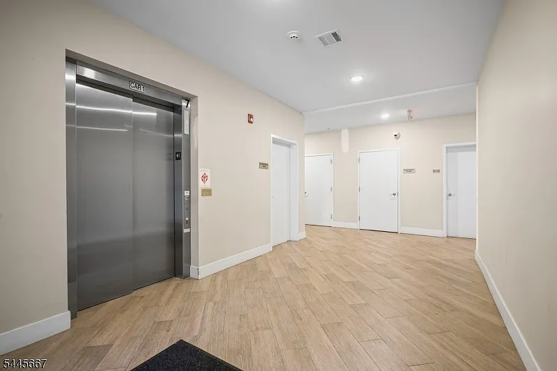 2 bed, 2.5 bath, 1557 sqft, $3,200 — Photo 4