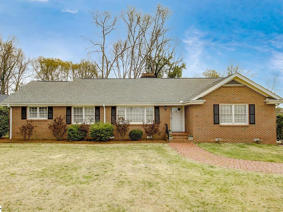 1st image of 222 Pine Knoll Dr