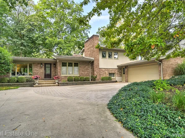 753 Medinah Dr, Rochester Hills, MI 48309