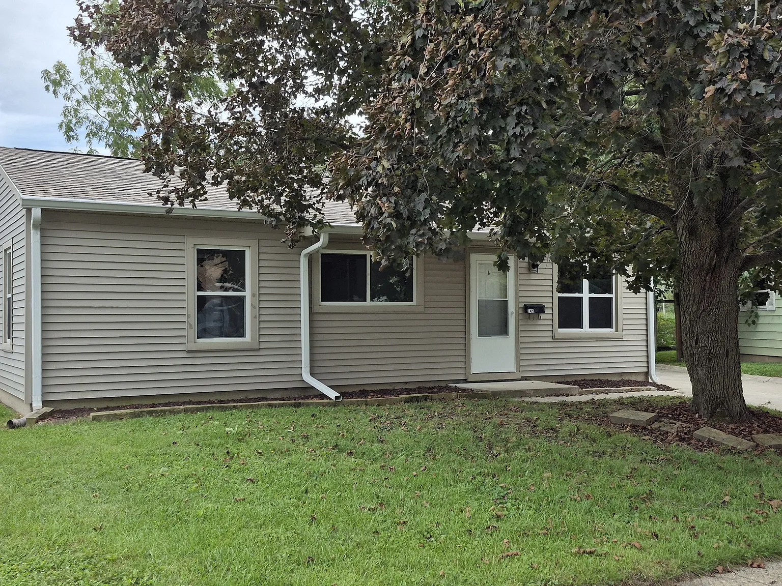 3 bed, 1250 sqft, $1,600 — Photo 2