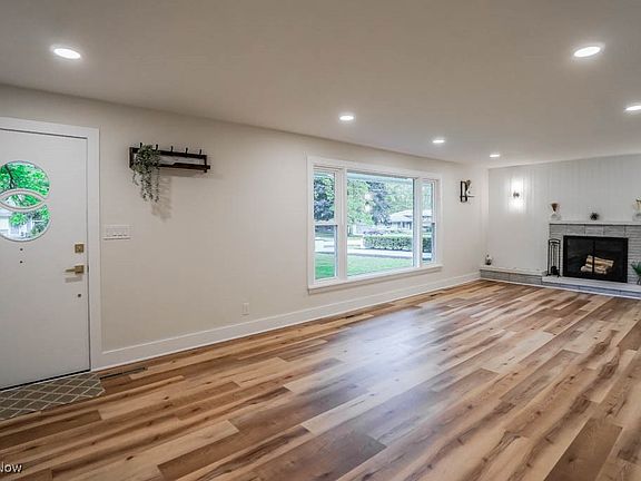 4th image of 392 Vinewood Ave
