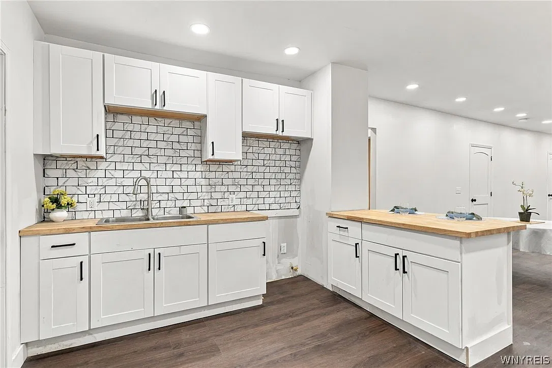 3 bed, 1.0 bath, 1152 sqft, $1,600 — Photo 3
