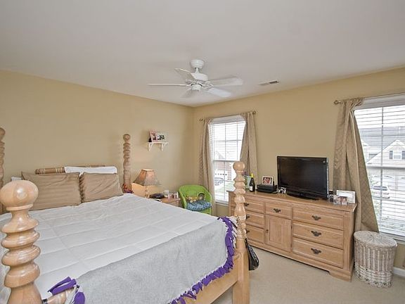 4th image of 20 Wallace Ln