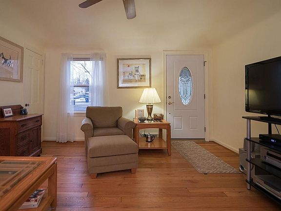 3rd image of 2642 Bellwood Ave