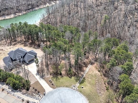 3rd image of 4 Edgewater Rd