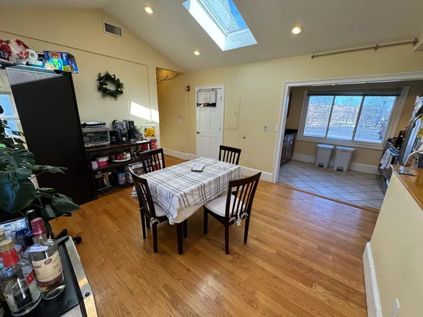 208 Holland St #3, Somerville, MA 02144