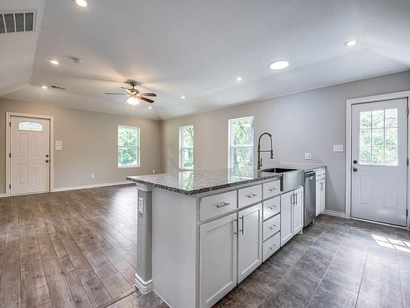 4th image of 903 W Hull St #1
