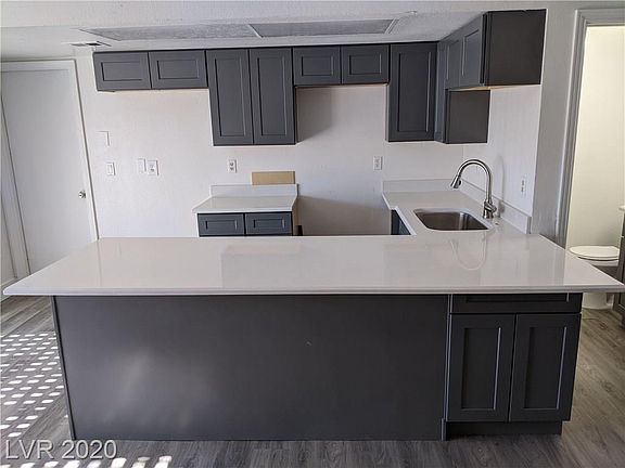 3rd image of 1012 Willow Tree Dr Unit B