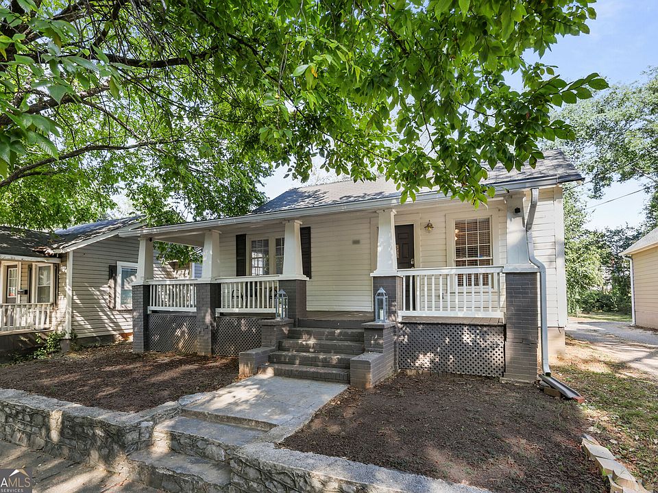 1st image of 818 Avenue B NE