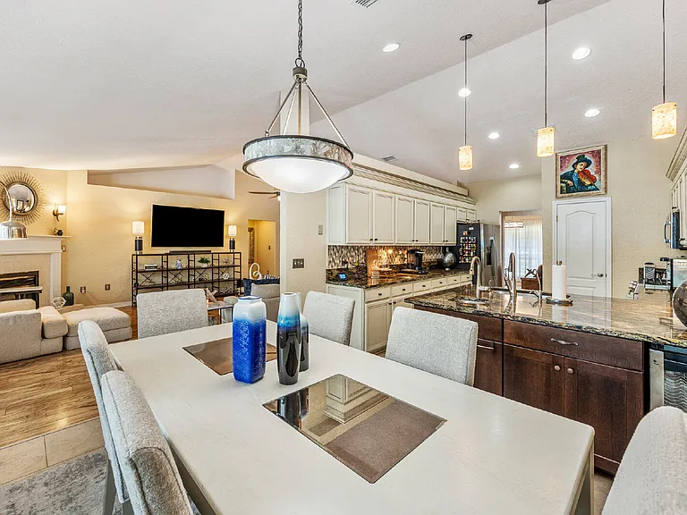 130 W Shipwreck Rd — Photo 18