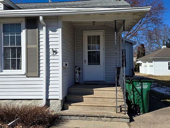 Side Entry from 11th Street