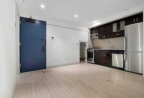 3rd image of 459 W 43rd St