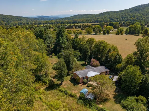 68 Woodrow Ln, Lexington, VA 24450