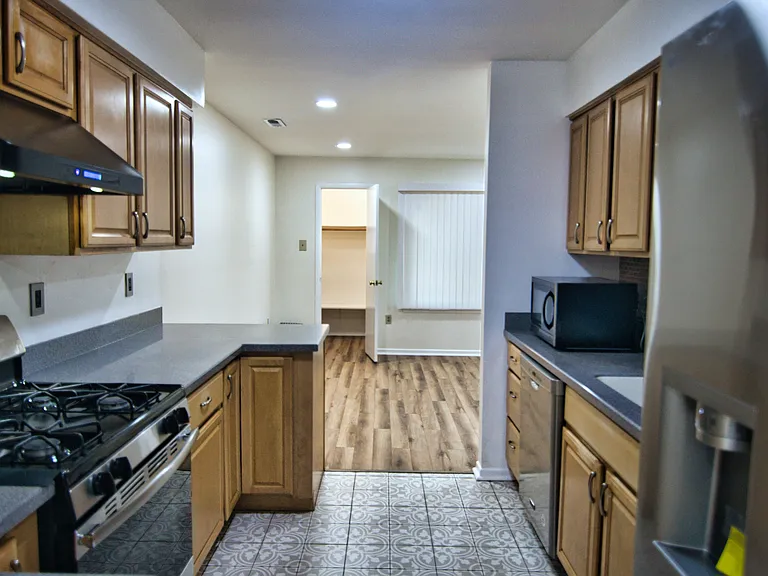 252 Hampshire Dr #252 — Photo 18