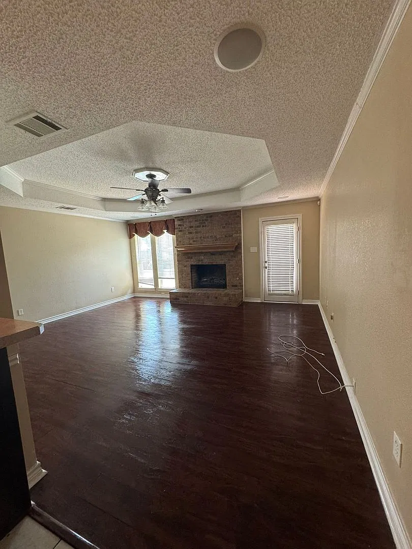 2412 Ridgeview Dr — Photo 3