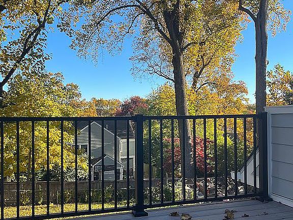 4th image of 10120 Ashwood Dr