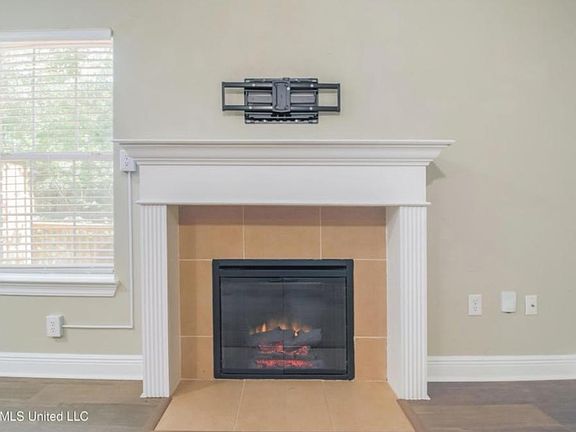 5th image of 3548 Riverbend Cv
