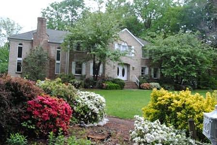 1st image of 6 Elena Dr