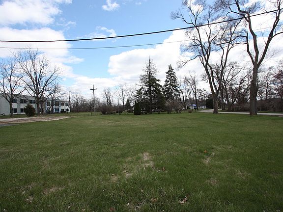3rd image of 23625 W Main St