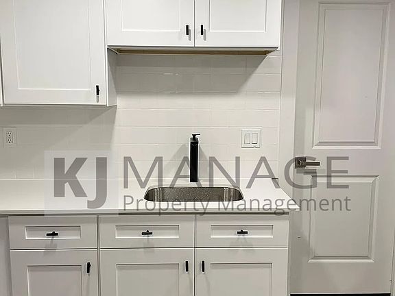 5th image of 90 W Meyers Ave