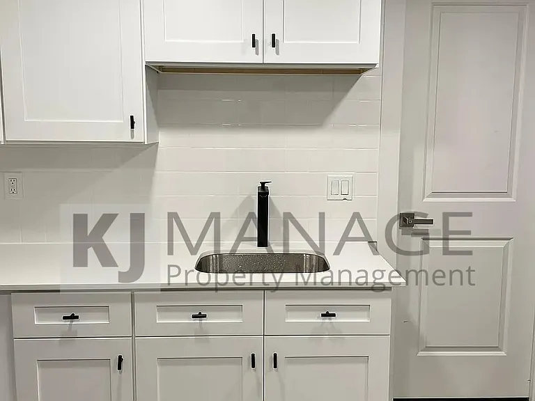 90 W Meyers Ave — Photo 5