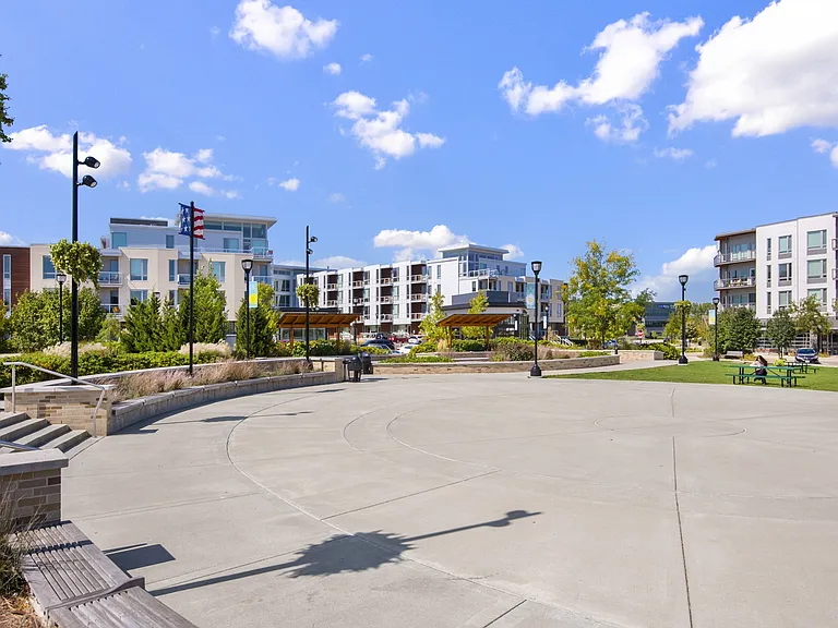 Emerald Row Apartments — Photo 22