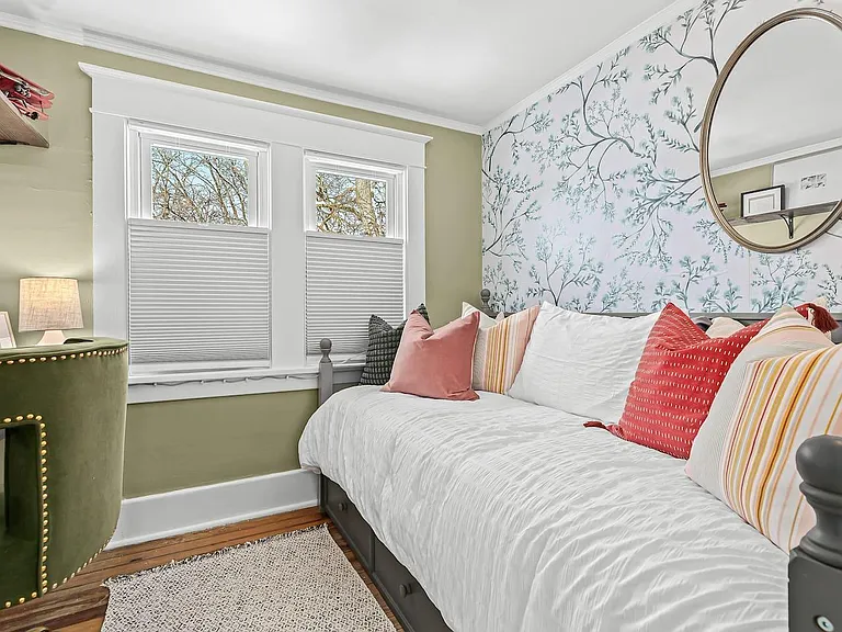 211 Catalpa Dr — Photo 5
