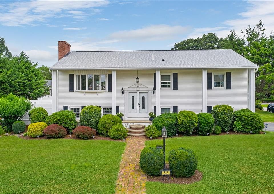 1st image of 52 Pinewood Dr