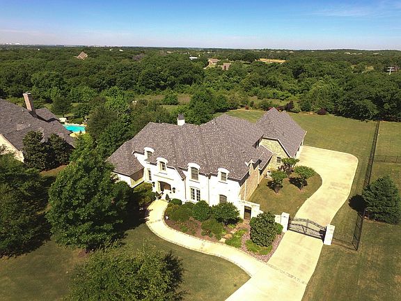 4th image of 4009 Chimney Rock Dr