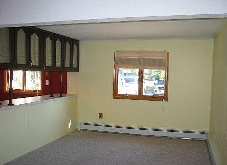 2nd image of 4 Medford Ln