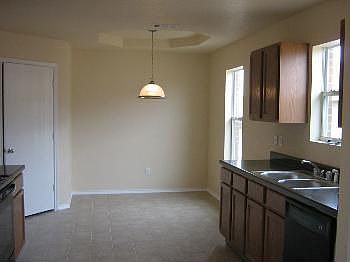 5th image of 104 McFadden Ln