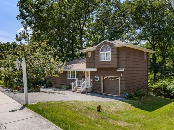 125 Rafkind Rd, Bloomingdale Boro, NJ 07403