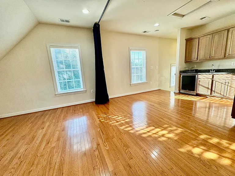 1385 Blairstone Dr — Photo 5