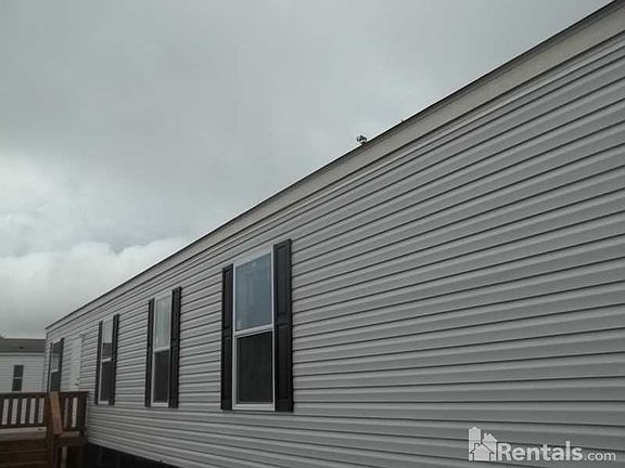 4th image of 1013 Hummingbird Dr