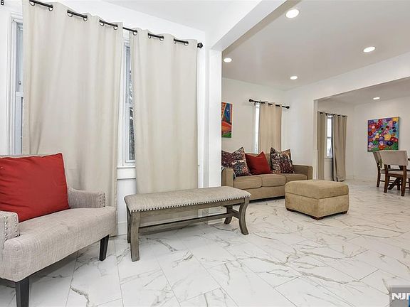 4th image of 111 Teaneck Rd