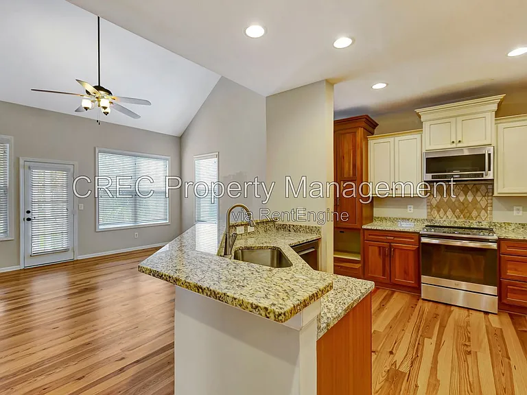1071 Barfield St — Photo 13