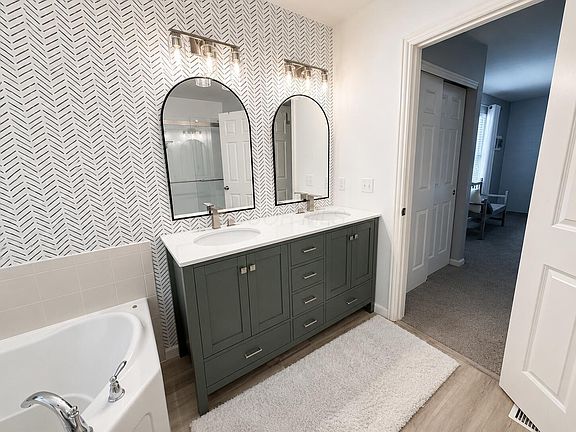 4th image of 355 Hanton Way