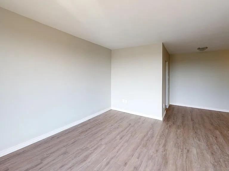 470 Dundas St — Photo 37