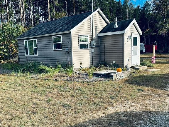 2nd image of 1556 County Road 612 NE