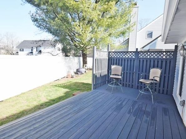 10 Windsor Court, Amityville, NY 11701