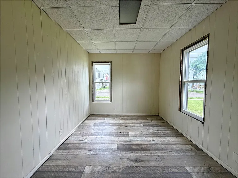 1320 Grand Central Ave — Photo 4