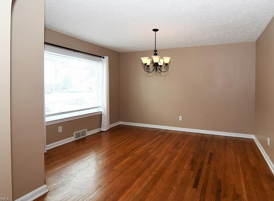 2429 Chestnut Blvd, Cuyahoga Falls, OH 44223 Zillow