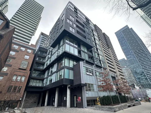 17 Dundonald St, Toronto, ON