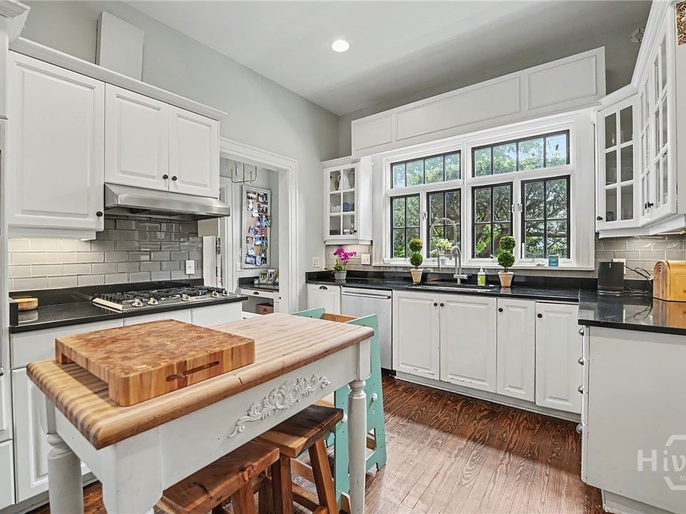 34th image of 27 E 49th Street