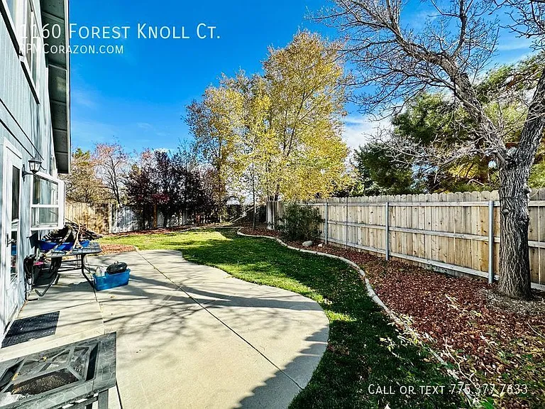 1160 Forest Knoll Ct — Photo 2