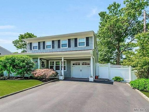 2nd image of 10 Eliot Dr