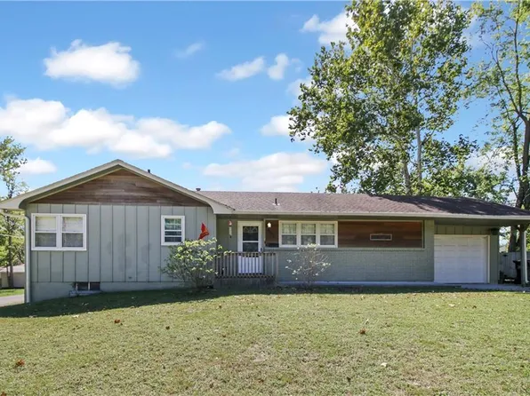 601 W 5th St, Holden, MO 64040