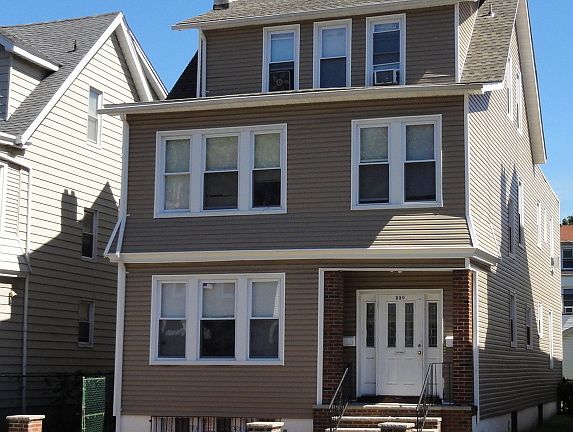 3rd image of 550 S Clinton St