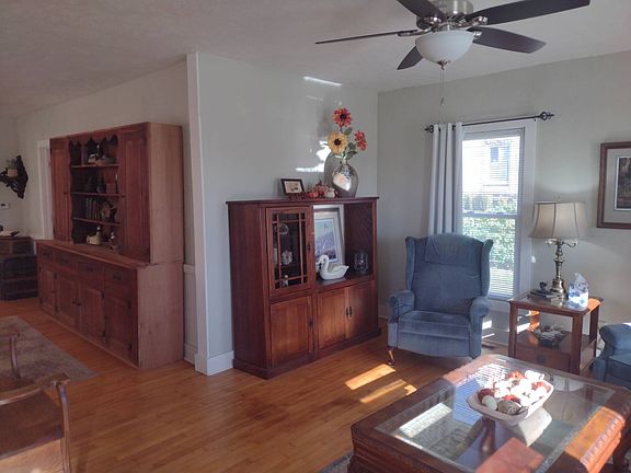 4th image of 169 E Park Ave